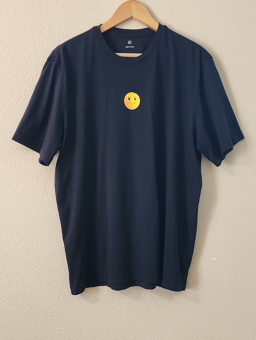Apple T-Shirt Emoji Smiley Face Tech Graphic Mens XL 100% Cotton